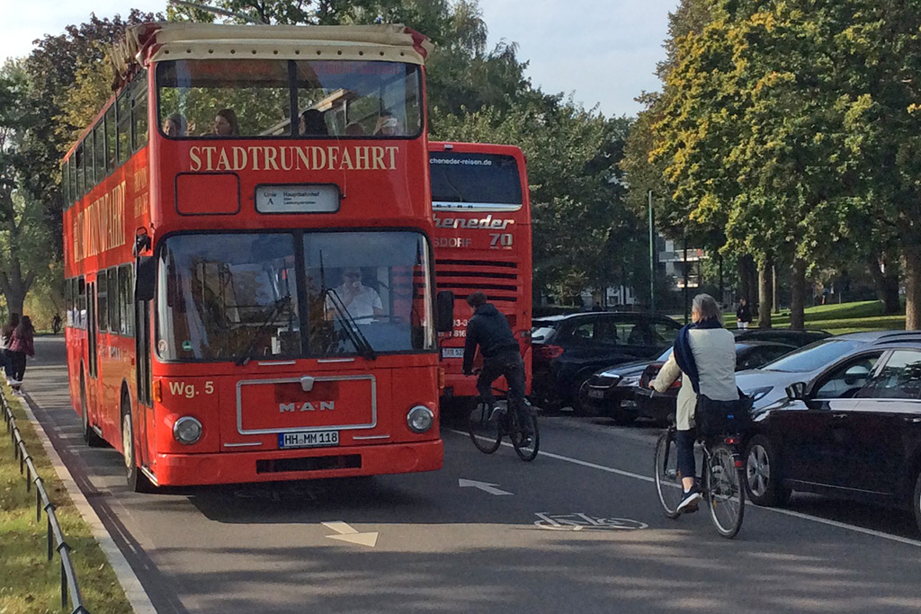 Fahrradstraße Alsterufer im September 2019