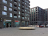 Öffentlicher Platz mit Einkaufsmöglichkeit, Hafencity Hamburg - 2021
